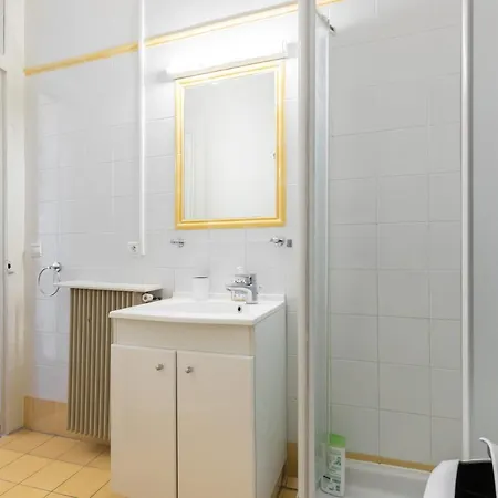 Sleeps 4 Wifi Daire Cannes